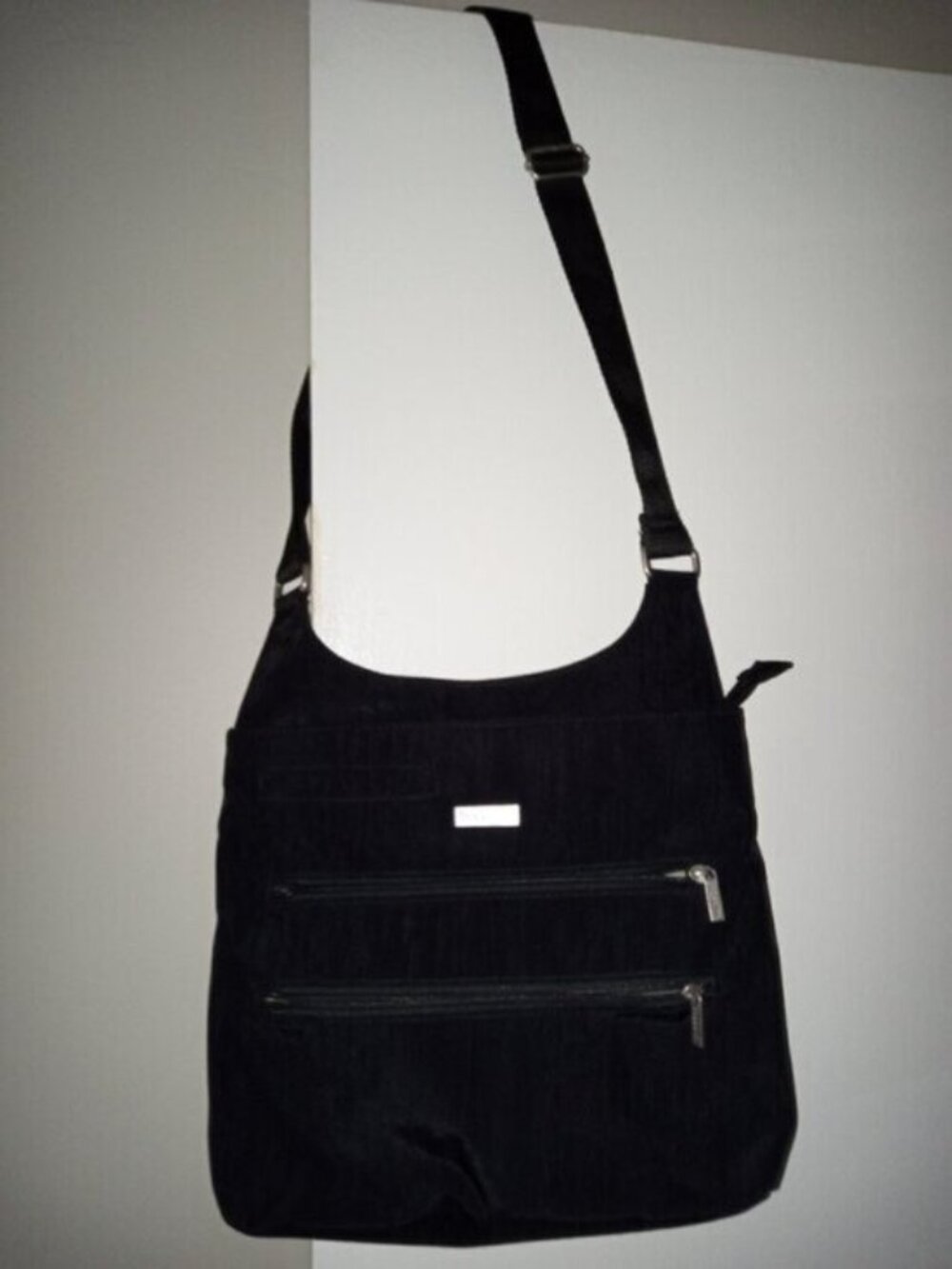 Baggallini crossbody bag / purse ~ very clean interior ~ multiple pockets